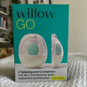 NWT. Willow Go Splashguard 5oz Containers